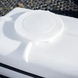 Емкость K 3000л под плотность до 1.5 г/см3 белая в обрешетке